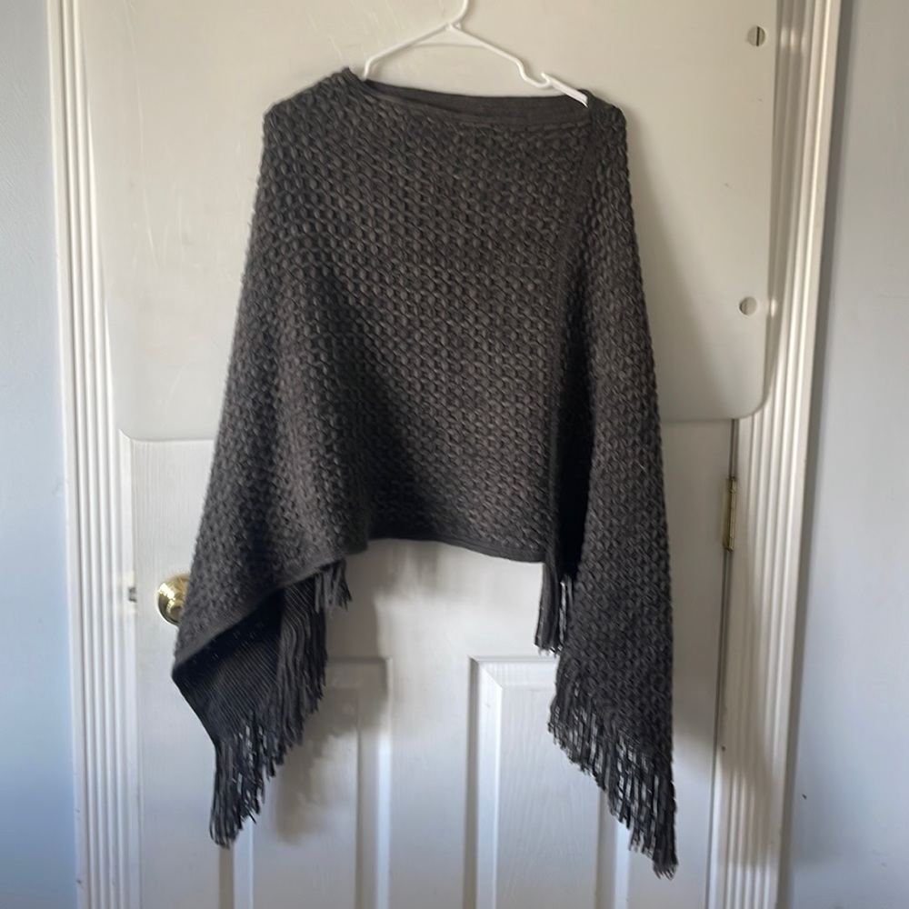 Grey knit poncho- OS